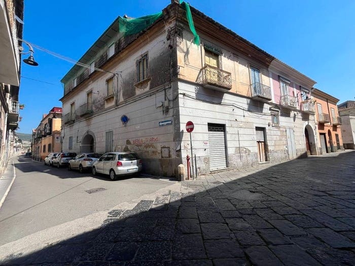 Casa con 6 locali in vendita in Via Luigi Castiello, Casagiove