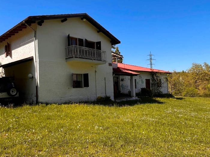 Casa con 6 locali in vendita in Via Avera, Mioglia