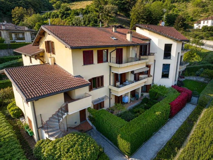 Appartamento trilocale in vendita in Via Latini, Centro, Calolziocorte