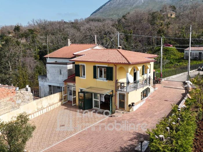 Casa quadrilocale in vendita in Mazzacarbone, Maierà
