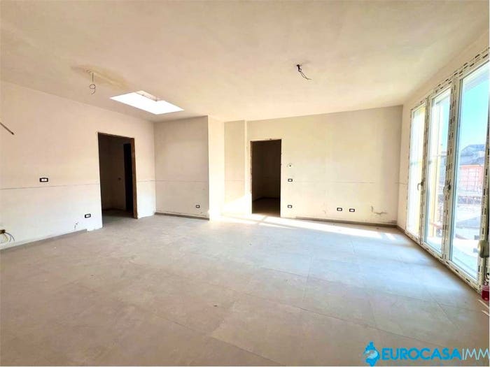 Appartamento trilocale in vendita in Via Flli Rosselli, Centro, Novi di Modena