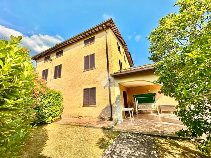 Casa con 6 locali in vendita in via macchie, Montefalco
