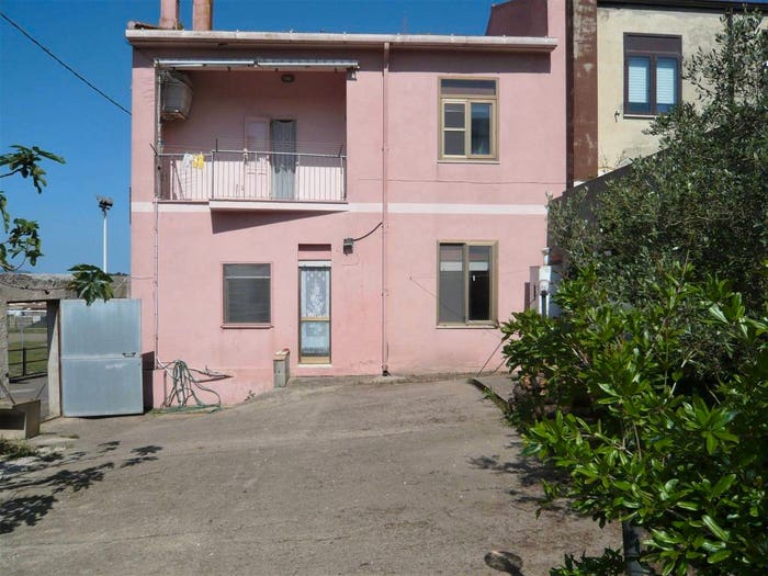 Appartamento con 6 locali in vendita in Via Costituzione, Villasalto