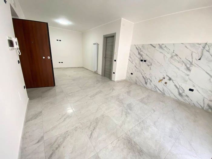Appartamento trilocale in affitto in Via Carlo Pezone, Parete