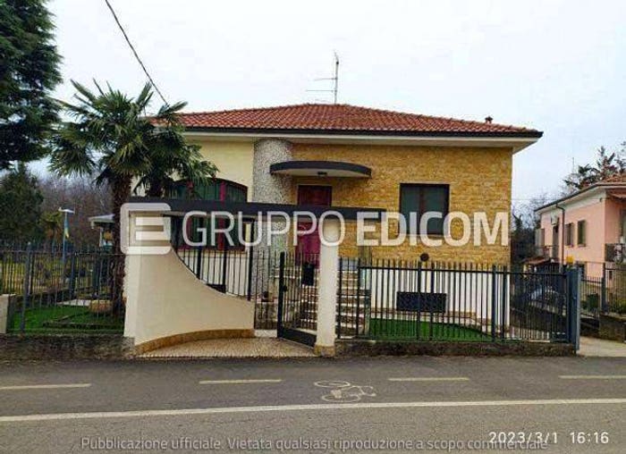 Casa con 6 locali in vendita in Via Milano, Bolladello Peveranza, Cairate