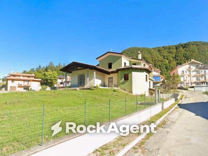 Casa con 6 locali in vendita in Via Mazzini, Villagrande, Montecopiolo