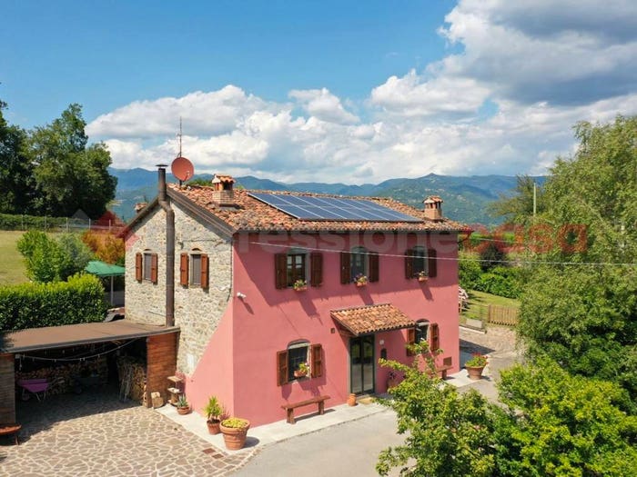 Casa con 5 locali in vendita in via delle Piane snc, Centro, Castelnuovo di Garfagnana