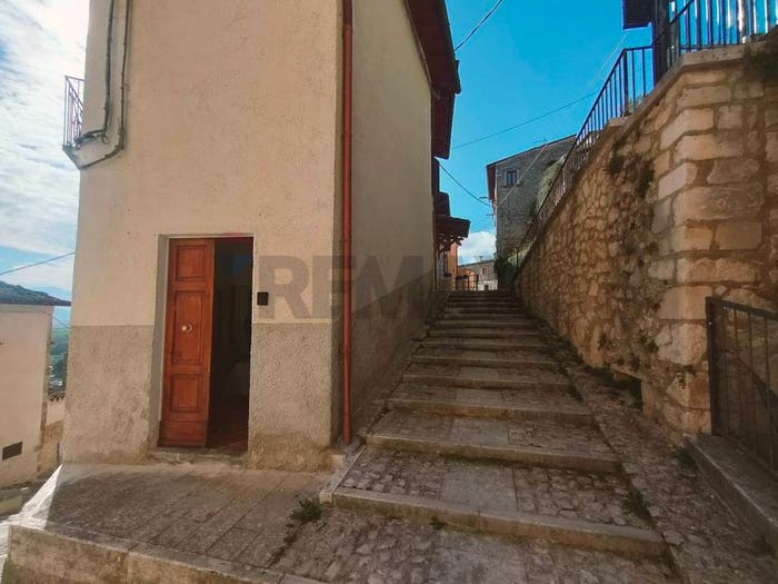 Casa trilocale in vendita in Centro, Navelli