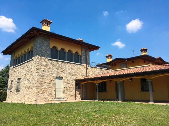 Casa con 6 locali in vendita in Via Manesse, Capriolo