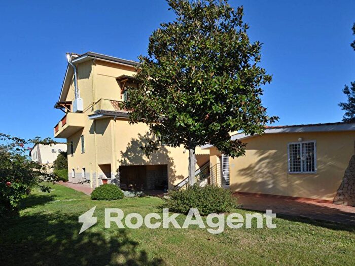Casa con 6 locali in vendita in Via Corace, Cogna, Aprilia