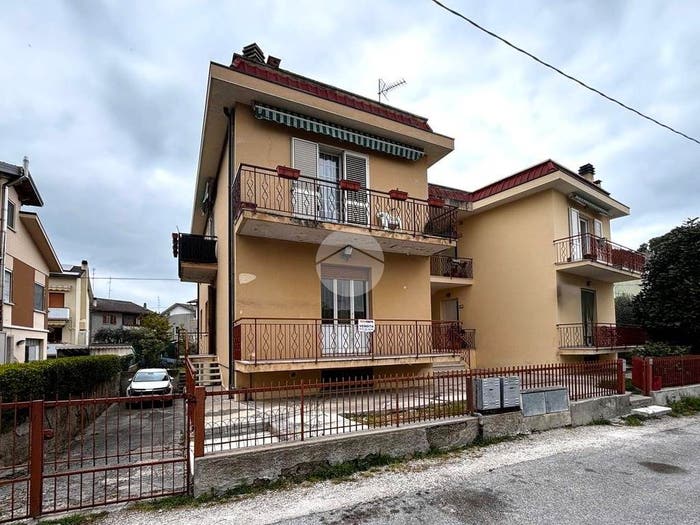 Appartamento quadrilocale in vendita in Via Bezzecca, Centinarola, Fano