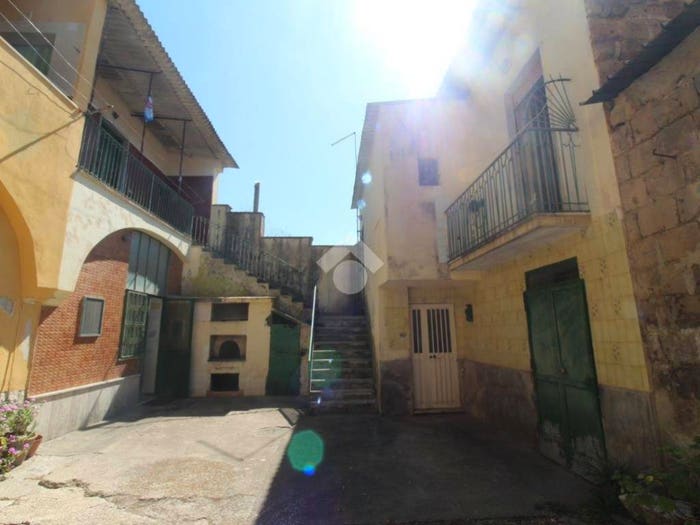 Appartamento con 5 locali in vendita in Via Volturno, Casagiove