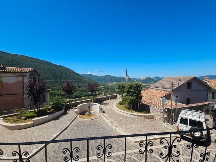Appartamento quadrilocale in vendita in Corso Umberto I, Pereto