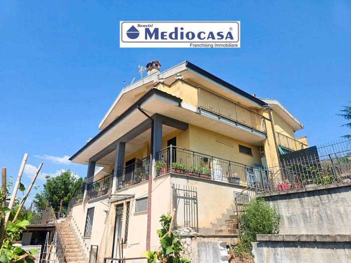 Casa quadrilocale in vendita in Via di Colle Bonacqua, Centro, Lariano