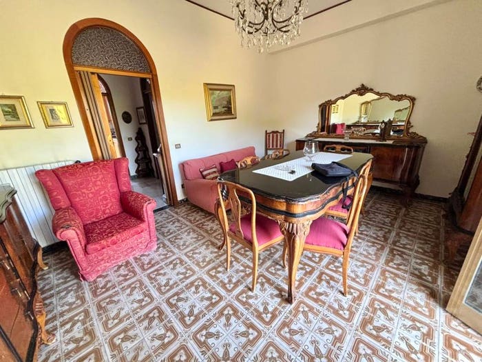 Appartamento con 5 locali in vendita in Viale Roma, Puliche, Massa