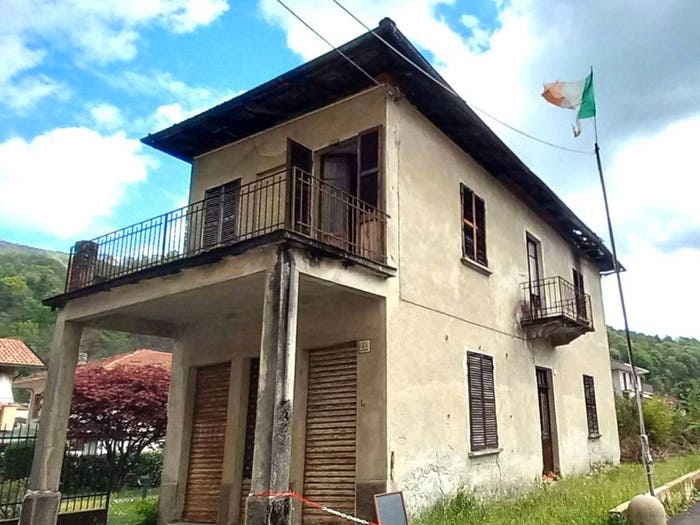 Casa quadrilocale in vendita in Via Gaetano Zuccone, Centro, Quarona