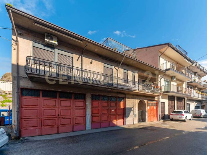 Casa con 6 locali in vendita in Via Monte Calvario, Biancavilla