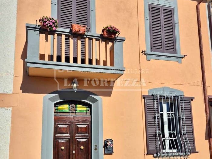 Casa con 6 locali in vendita in Titignano, Titignano Visignano, Cascina