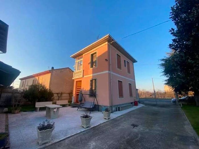 Casa con 6 locali in vendita in Neighbourhood San Giuliano, San Giuliano Nuovo San Giuliano Vecchio, Alessandria