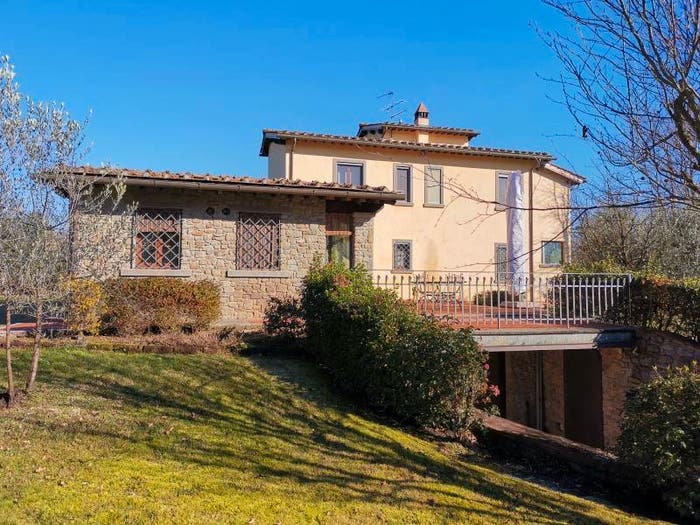 Casa con 6 locali in vendita in Frazioni Collinari, Montevarchi