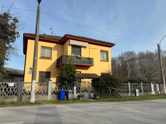 Casa con 6 locali in vendita in Viale Ferdinando Bialetti, Centro, Mede