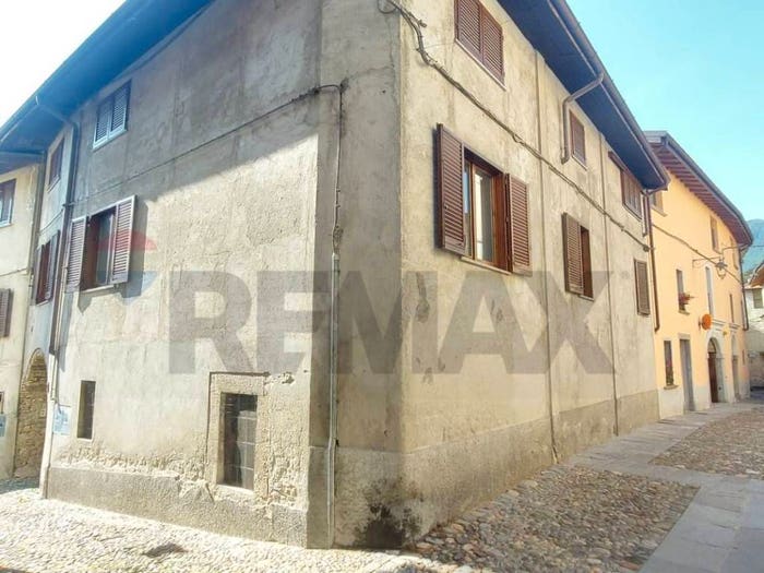 Appartamento quadrilocale in vendita in Via Borghetto, Castello Cabiaglio