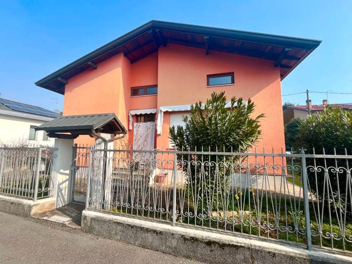 Casa quadrilocale in vendita in Via Tevere, Azzano San Paolo