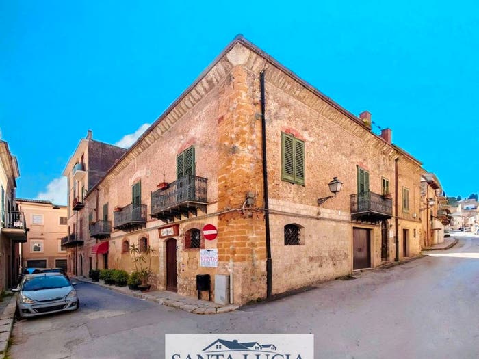 Casa con 6 locali in vendita in Via Torino, Canicattì