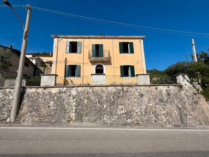 Casa con 6 locali in vendita in Via Portella, Centro, Pescosolido