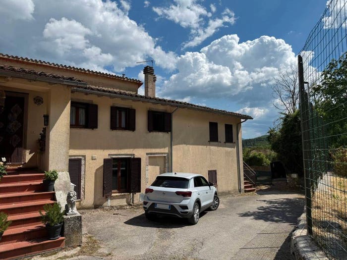 Appartamento con 5 locali in vendita in Macchia, Cerreto di Spoleto