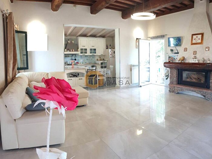 Casa con 5 locali in vendita in Via della Ferrovia, Bicchio Varignano, Viareggio