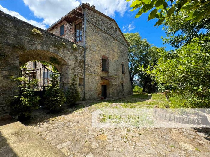 Casa con 6 locali in vendita in Via degli Arazzi, Montegabbione