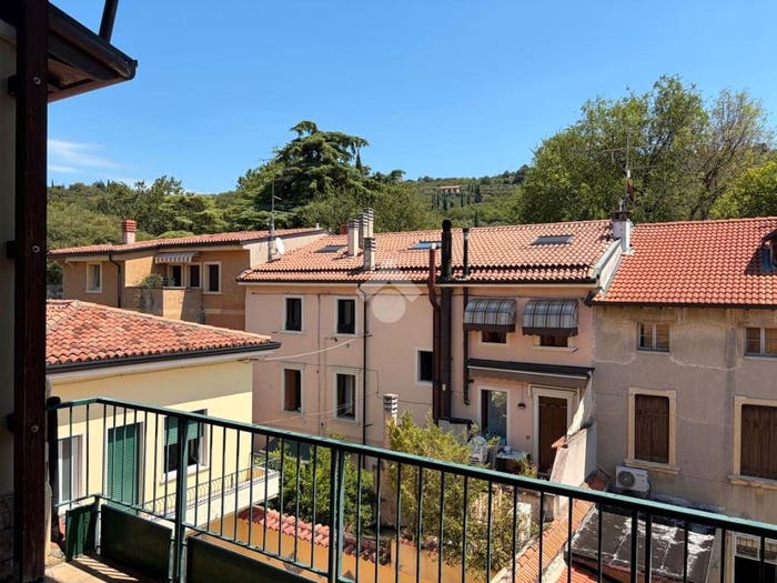 Appartamento trilocale in vendita in Via Comboni, Avesa, Verona