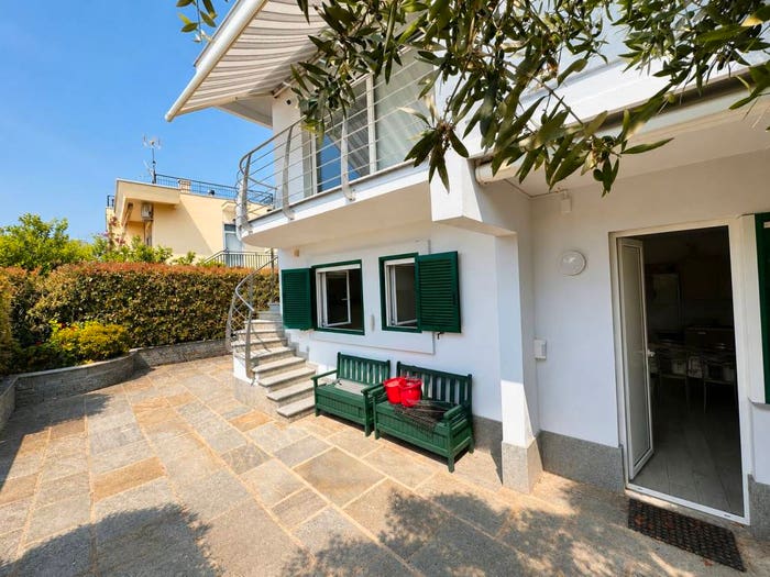 Casa con 6 locali in vendita in Via Flora, Ceriale