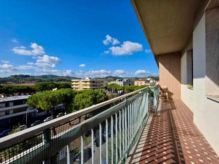 Appartamento quadrilocale in vendita in Via Carlo d'Angiò, Europa, Firenze