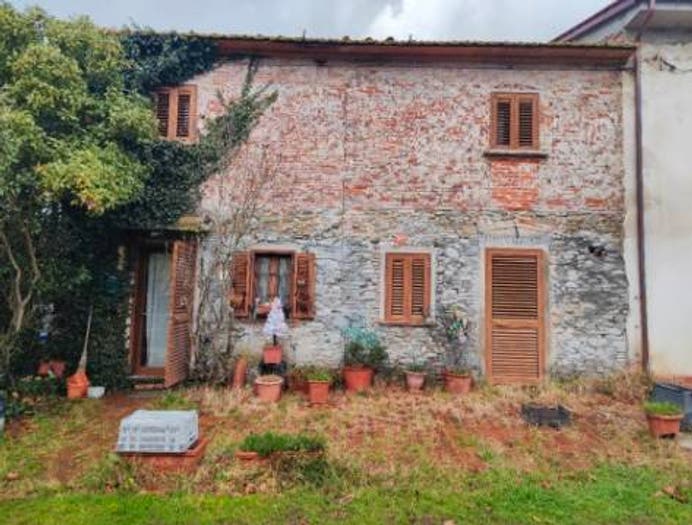 Casa con 6 locali in vendita in Via Corte ai Gori, Fucecchio