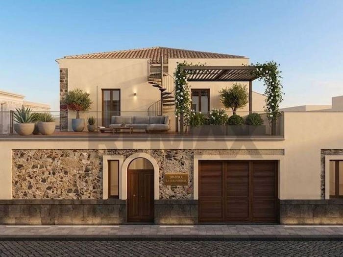 Casa con 6 locali in vendita in Via Giuseppe Garibaldi, Calatabiano