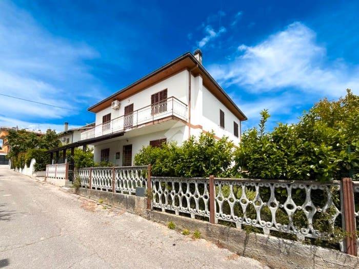 Casa con 6 locali in vendita in Via Alfonso della Valle, Centro, Cepagatti