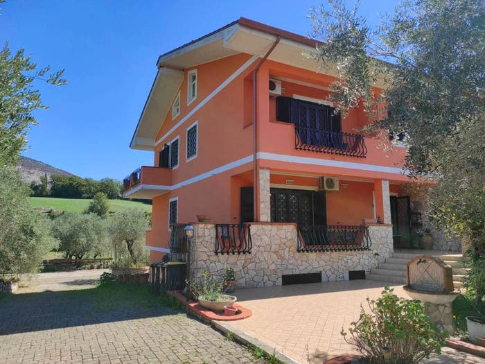 Casa con 6 locali in vendita in Via La Danna, Giuliano di Roma