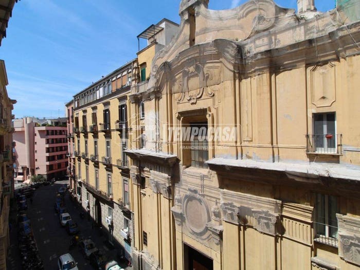 Appartamento con 6 locali in vendita in Via Chiatamone, Santa Lucia, Napoli