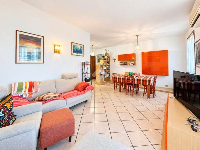 Casa con 5 locali in vendita in Str Panni, Buon Pastore Parco Amendola, Modena