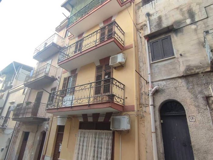 Casa con 6 locali in vendita in Via Piave SNC, Montelepre