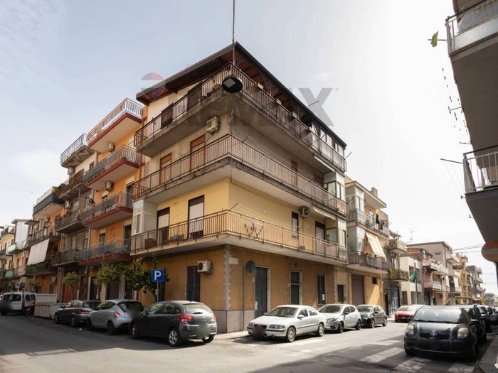 Appartamento quadrilocale in vendita in Via Dei Vespri, Centro, Misterbianco