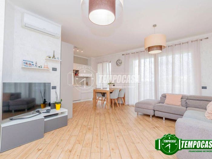 Appartamento trilocale in vendita in Via Cesare Battisti, Centro, Pero