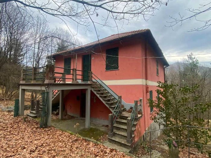 Appartamento quadrilocale in vendita in Via Celestino Valcalda No Number, Tiglieto