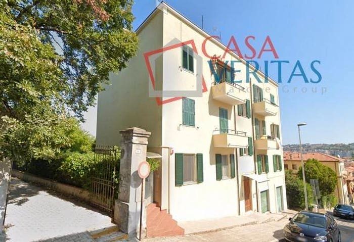 Appartamento trilocale in vendita in Via Scrima, Piano, Ancona