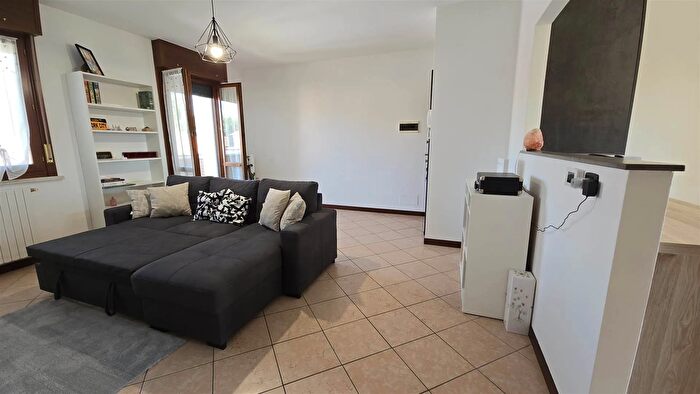 Appartamento quadrilocale in vendita in Via Etruria, Borgo Virgilio