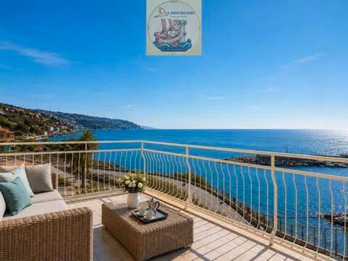 Appartamento trilocale in vendita in Via Charles Garnier, Centro Storico Sant'Ampelio, Bordighera
