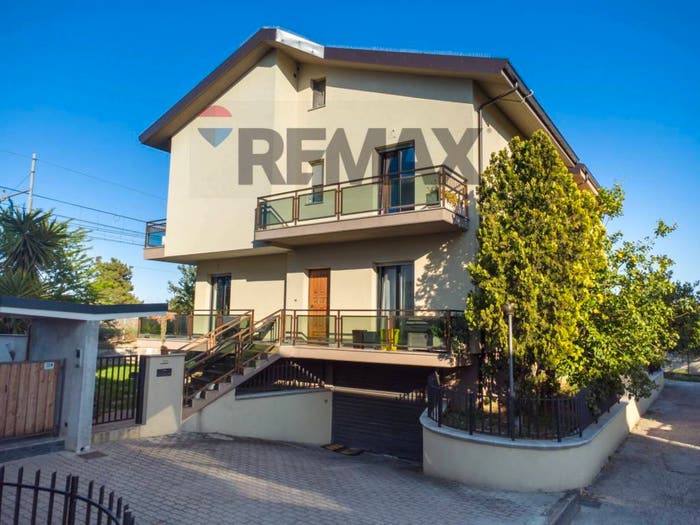 Casa con 6 locali in vendita in VIALE MATRINO, Marina, Città Sant'Angelo