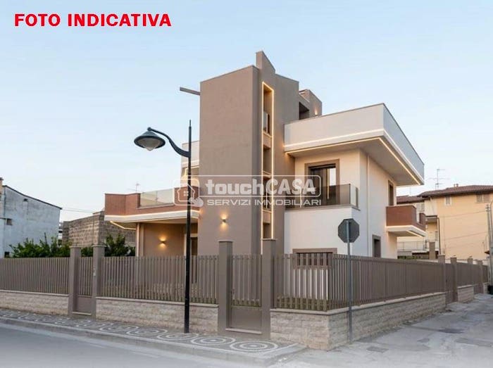 Casa con 6 locali in vendita in Via Alessandro Manzoni, Lusciano